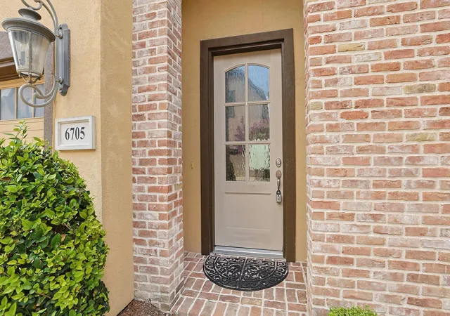 Photo 1 of Single family home for sale at 6705 Woodbend Park S, Houston, TX 77055 | MLS# 21532717 | Listing updated on 2026-09-23