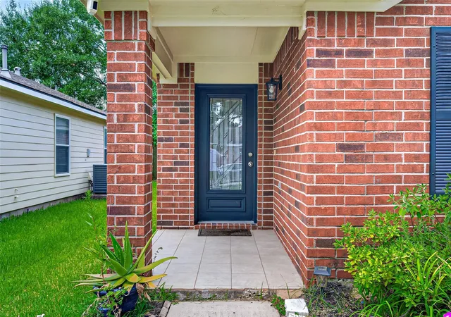 Photo 3 of Single family home for sale at 24019 Kingbriar Dr, Spring, TX 77373 | MLS# 19411047 | Listing updated on 2026-10-18