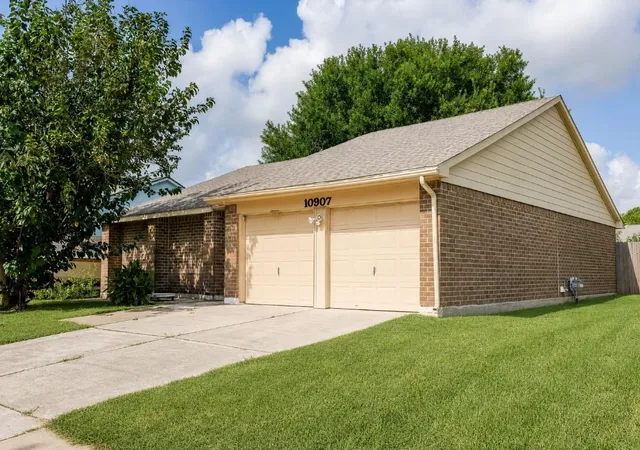 Photo 2 of Single family home for sale at 10907 Allison Bnd Ct, Houston, TX 77086 | MLS# 27151693 | Listing updated on 2026-09-17