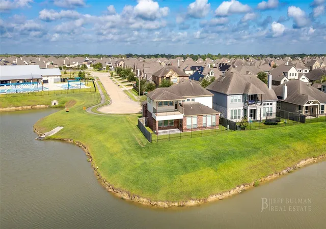 Photo 1 of Single family home for sale at 414 W Bend Dr, League City, TX 77573 | MLS# 29872889 | Listing updated on 2026-09-10