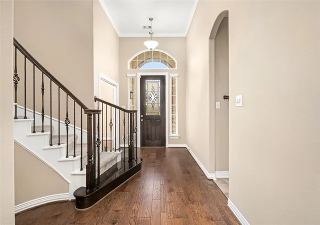 Photo 3 of Single family home for sale at 414 W Bend Dr, League City, TX 77573 | MLS# 29872889 | Listing updated on 2026-09-10
