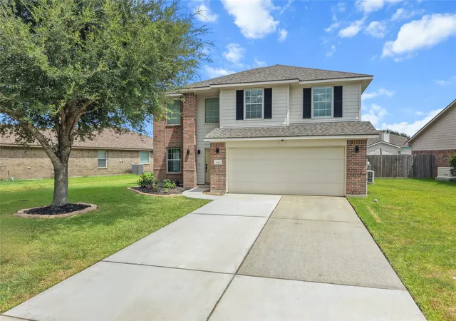 Photo 2 of Sale Pending at 140 Rustic Colony Ln, Dickinson, TX 77539 | MLS# 70719045 | Listing updated on 2026-09-15