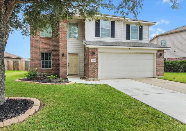 Photo 3 of Sale Pending at 140 Rustic Colony Ln, Dickinson, TX 77539 | MLS# 70719045 | Listing updated on 2026-09-15