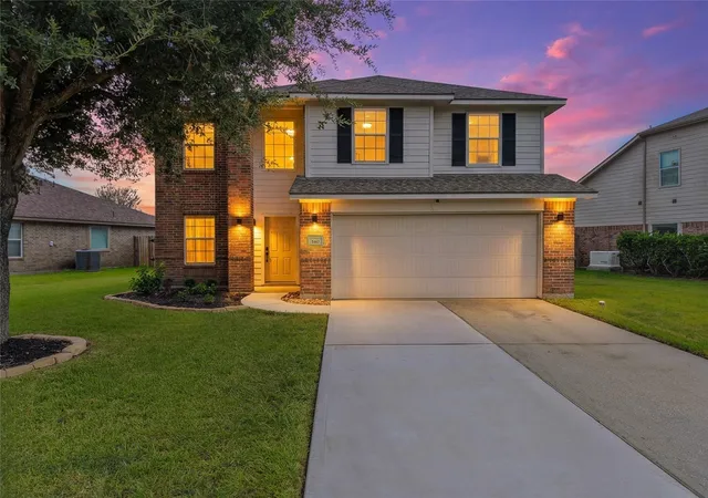 Photo 3 of Sale Pending at 140 Rustic Colony Ln, Dickinson, TX 77539 | MLS# 70719045 | Listing updated on 2026-09-15