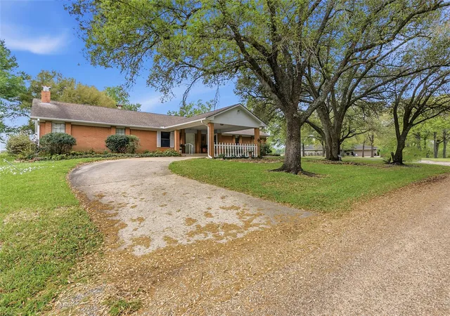 Photo 2 of Single family home for sale at 807 Standley Rd, Madisonville, TX 77864 | MLS# 46720008 | Listing updated on 2026-09-04