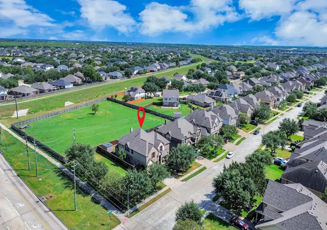 Photo 3 of Single family home for sale at 3421 Brentwood Ln, Pearland, TX 77581 | MLS# 70896874 | Listing updated on 2026-09-26