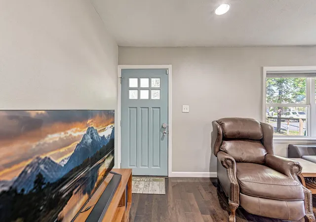Photo 3 of Sale Pending at 3906 Beggs St, Houston, TX 77009 | MLS# 83197359 | Listing updated on 2026-09-08