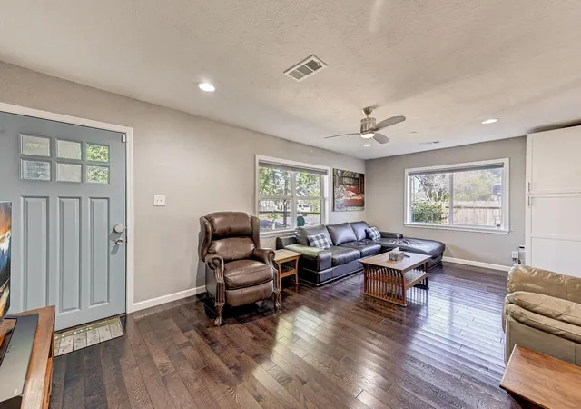 Photo 4 of Sale Pending at 3906 Beggs St, Houston, TX 77009 | MLS# 83197359 | Listing updated on 2026-09-08
