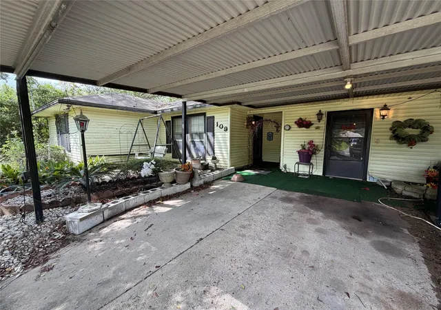 Photo 2 of Single family home for sale at 109 Dahlia St, Orange, TX 77630 | MLS# 61189320 | Listing updated on 2026-09-09