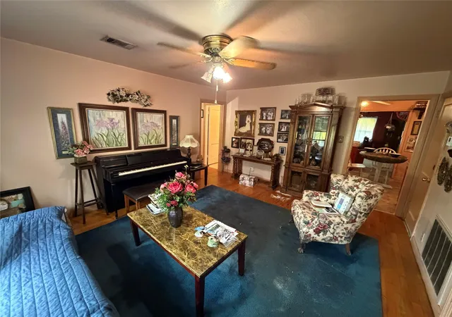 Photo 3 of Single family home for sale at 109 Dahlia St, Orange, TX 77630 | MLS# 61189320 | Listing updated on 2026-09-09