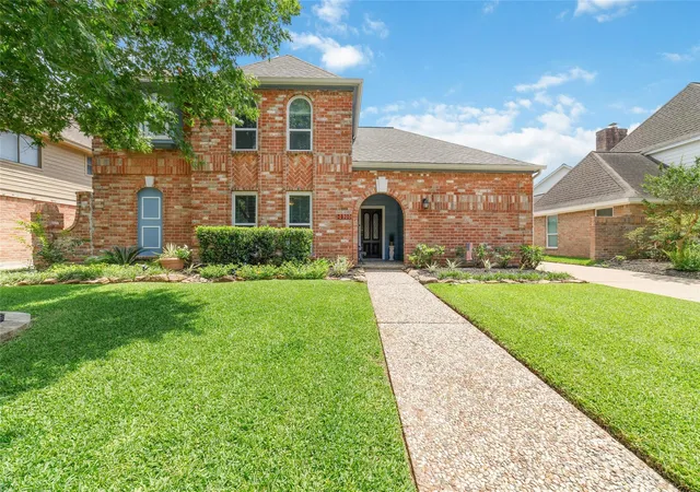Photo 2 of Single family home for sale at 12511 Meadow Lake Dr, Houston, TX 77077 | MLS# 77408350 | Listing updated on 2026-09-12