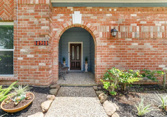 Photo 3 of Single family home for sale at 12511 Meadow Lake Dr, Houston, TX 77077 | MLS# 77408350 | Listing updated on 2026-09-12