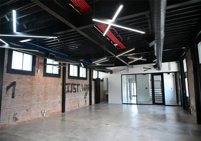 Photo 3 of Single family home for sale at 1719 Houston Ave, Houston, TX 77007 | MLS# 32969341 | Listing updated on 2026-09-11