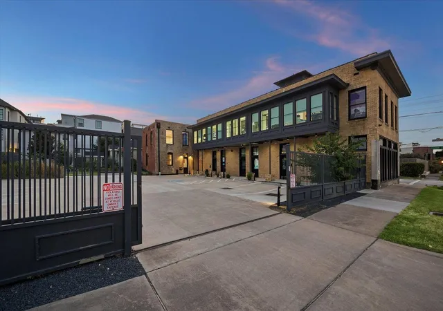 Photo 4 of Single family home for sale at 1719 Houston Ave, Houston, TX 77007 | MLS# 32969341 | Listing updated on 2026-09-11
