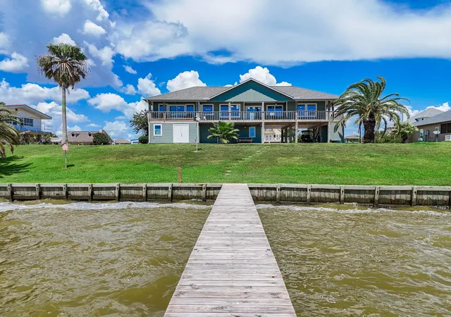 Photo 3 of Sale Pending at 1440 W Bayshore Dr, Palacios, TX 77465 | MLS# 62812320 | Listing updated on 2026-09-18