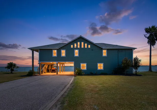 Photo 4 of Sale Pending at 1440 W Bayshore Dr, Palacios, TX 77465 | MLS# 62812320 | Listing updated on 2026-09-18