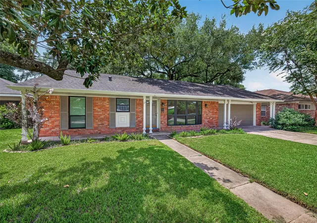Single family home for sale at 4617 Waycross Dr, Houston, TX 77035 | MLS# 40598378