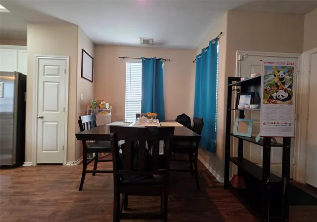 Photo 2 of Single family home for sale at 3409 Victorian Manor Ln, Houston, TX 77047 | MLS# 93182587 | Listing updated on 2026-09-05