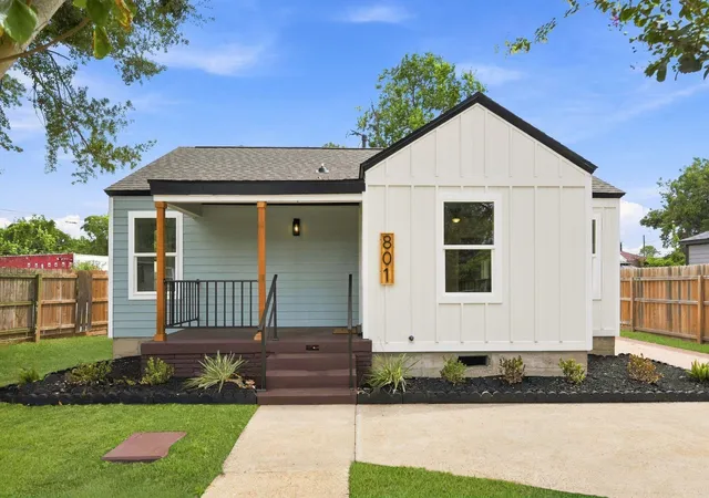 Photo 1 of Single family home for sale at 801 E Defee Ave, Baytown, TX 77520 | MLS# 72198702 | Listing updated on 2026-09-10