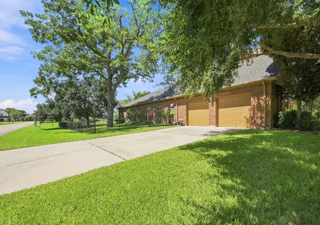 Photo 3 of Single family home for sale at 5411 Woodbury St, Fulshear, TX 77441 | MLS# 6984010 | Listing updated on 2026-10-05