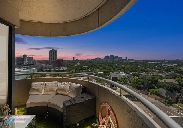 Photo 3 of Condo for sale at 5000 Montrose Blvd #15C, Houston, TX 77006 | MLS# 72810884 | Listing updated on 2026-08-31