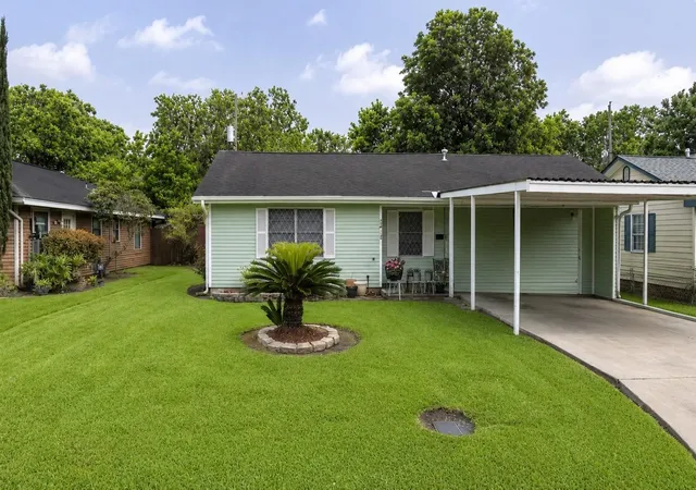 Photo 2 of Single family home for sale at 1415 Maroby St, Houston, TX 77017 | MLS# 31853857 | Listing updated on 2026-09-03