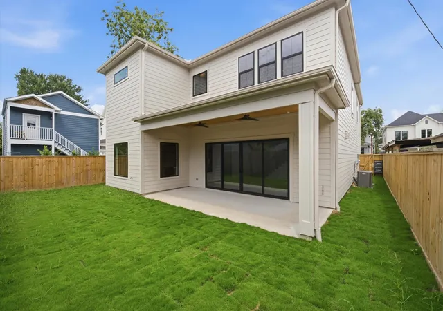 Photo 3 of Single family home for sale at 212 E 24th Street, Houston, TX 77008 | MLS# 35874761 | Listing updated on 2026-10-08