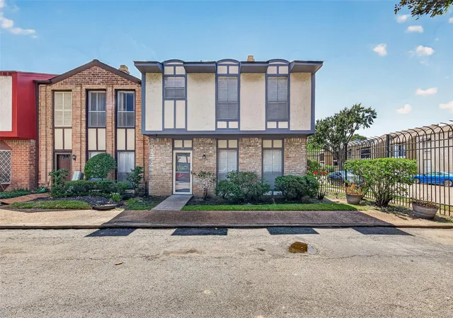 Townhouse for sale at 7700 Creekbend Dr #49, Houston, TX 77071 | MLS# 78546469