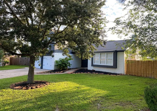 Photo 2 of Single family home for sale at 15907 Inwood Ln, Missouri City, TX 77489 | MLS# 27991533 | Listing updated on 2026-09-15