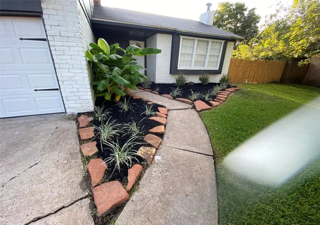 Photo 3 of Single family home for sale at 15907 Inwood Ln, Missouri City, TX 77489 | MLS# 27991533 | Listing updated on 2026-09-15