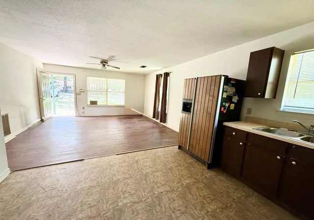 Photo 3 of Single family home for sale at 1040 Monroe St, Crockett, TX 75835 | MLS# 15369164 | Listing updated on 2026-09-11