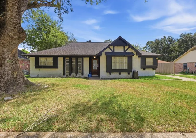 Photo 1 of Single family home for sale at 341 Dawn Hl Dr, Friendswood, TX 77546 | MLS# 15273142 | Listing updated on 2026-09-24