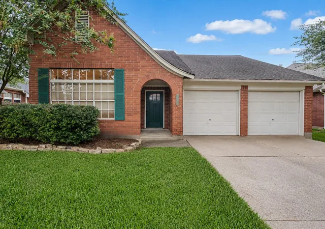 Photo 2 of Single family home for sale at 14342 Fair Knoll Way, Houston, TX 77062 | MLS# 70267913 | Listing updated on 2026-09-12