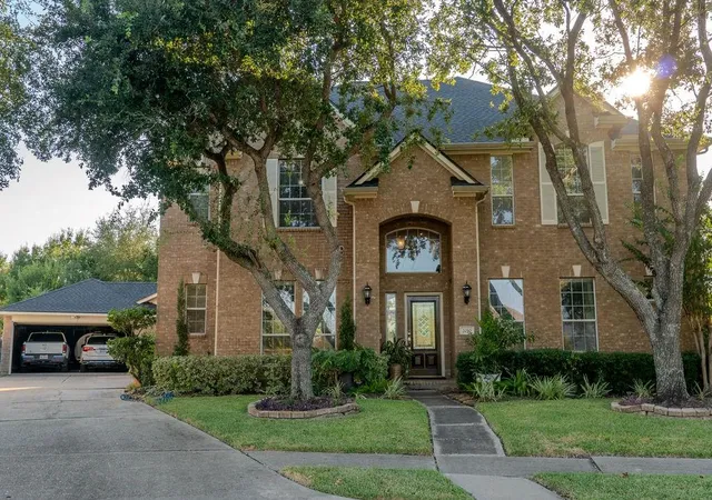 Photo 1 of Single family home for sale at 2010 Mountain Crk St E, Pearland, TX 77584 | MLS# 11704088 | Listing updated on 2026-09-26