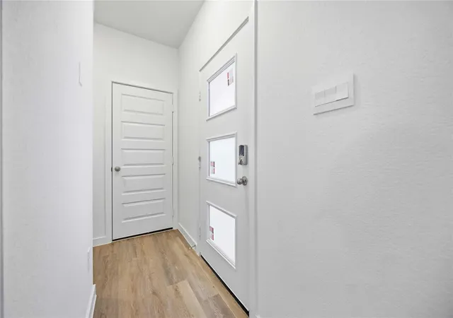 Photo 4 of Single family home for sale at 1054 Wheatley Oak Ln, Houston, TX 77091 | MLS# 17017280 | Listing updated on 2026-09-18