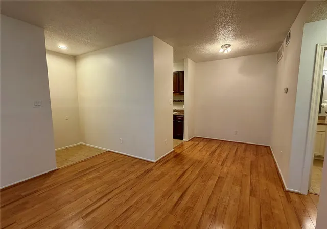 Photo 4 of Condo for sale at 7900 N Stadium Dr #87, Houston, TX 77030 | MLS# 98232749 | Listing updated on 2026-09-09