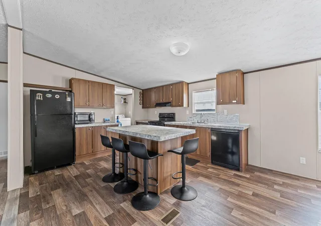 Photo 4 of Single family home for sale at 543 Ashlawn Dr, Conroe, TX 77303 | MLS# 28749881 | Listing updated on 2026-09-06