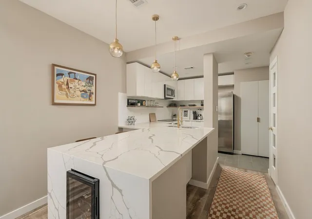 Listing Photo 4 - Condo for sale in building located at 3600 Montrose Blvd, Houston, TX 77006 - Unit #508