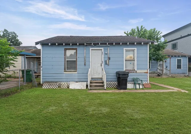 Photo 4 of Multi family home for sale at 110 E 44th Street, Houston, TX 77018 | MLS# 58206838 | Listing updated on 2026-09-18