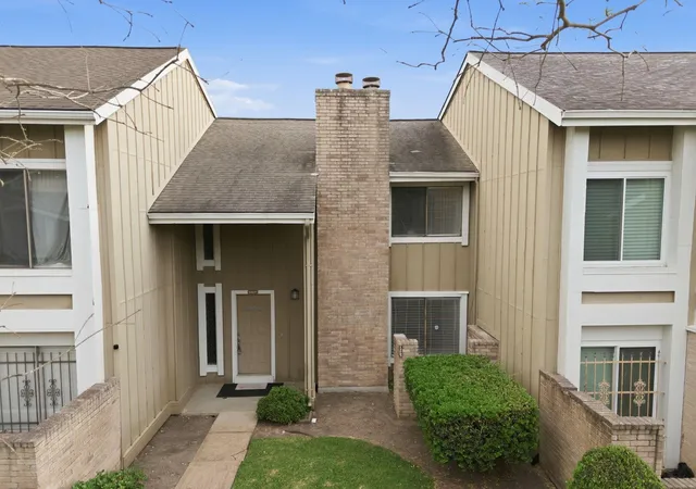 Townhouse for sale at 12027 Willow Trl, Houston, TX 77035 | MLS# 20030264