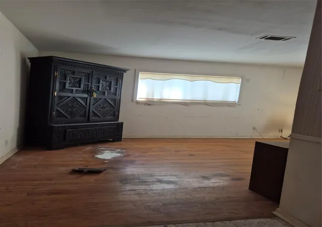 Photo 4 of Single family home for sale at 7618 N Kensico Rd, Houston, TX 77036 | MLS# 37045662 | Listing updated on 2026-09-22