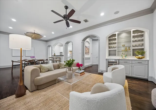 Photo 1 of Single family home for sale at 2215 Nantucket Dr #C, Houston, TX 77057 | MLS# 949495 | Listing updated on 2026-09-14