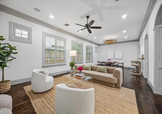 Photo 3 of Single family home for sale at 2215 Nantucket Dr #C, Houston, TX 77057 | MLS# 949495 | Listing updated on 2026-09-14