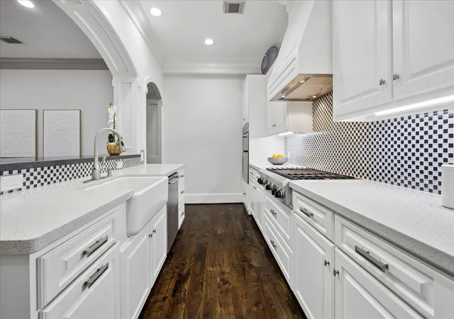 Photo 4 of Single family home for sale at 2215 Nantucket Dr #C, Houston, TX 77057 | MLS# 949495 | Listing updated on 2026-09-14