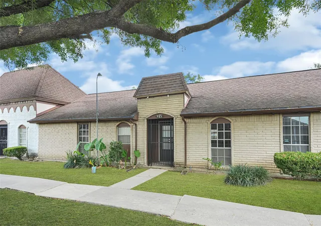 Photo 2 of Condo for sale at 7064 Jetty Ln, Houston, TX 77072 | MLS# 3013518 | Listing updated on 2026-09-11