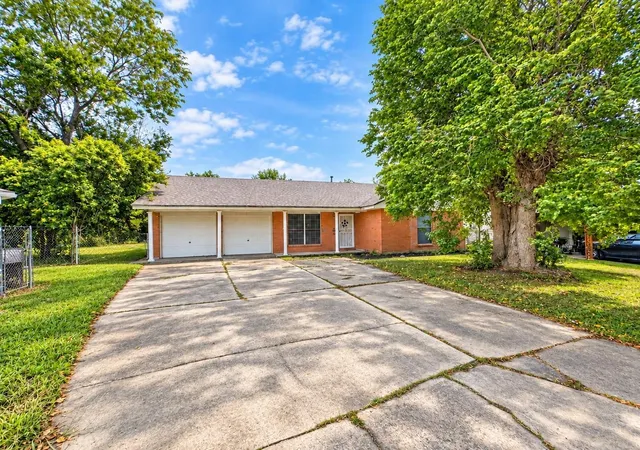 Photo 3 of Single family home for sale at 10807 Safeguard St, Houston, TX 77047 | MLS# 36675334 | Listing updated on 2026-10-05