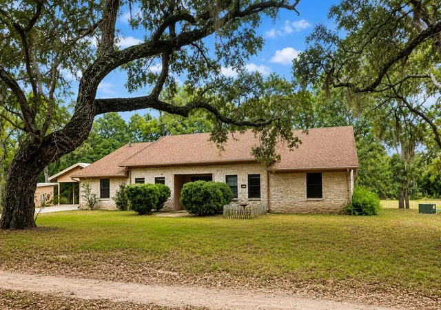 Photo 1 of Single family home for sale at 1135 Buescher Rd, Columbus, TX 78934 | MLS# 61861028 | Listing updated on 2026-10-07