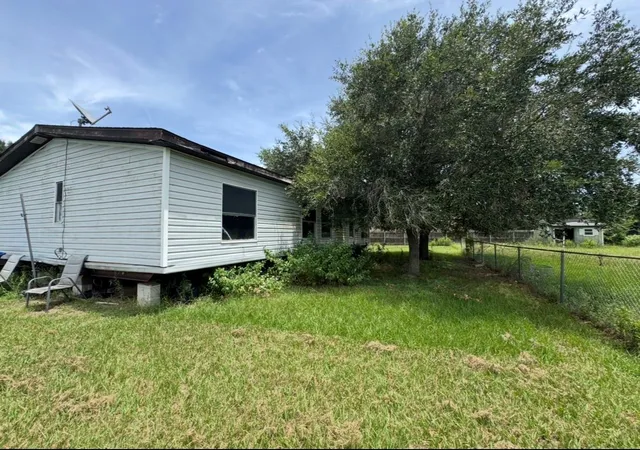 Photo 3 of Sale Pending at 809 Campbell Rd, Eagle Lake, TX 77434 | MLS# 26160565 | Listing updated on 2026-09-21