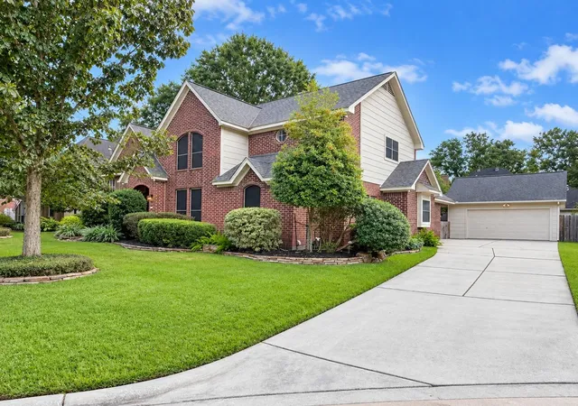 Photo 2 of Single family home for sale at 5814 Woodland Crk Dr, Kingwood, TX 77345 | MLS# 22611252 | Listing updated on 2026-09-19