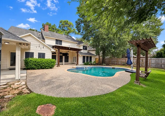 Photo 4 of Single family home for sale at 5814 Woodland Crk Dr, Kingwood, TX 77345 | MLS# 22611252 | Listing updated on 2026-09-19